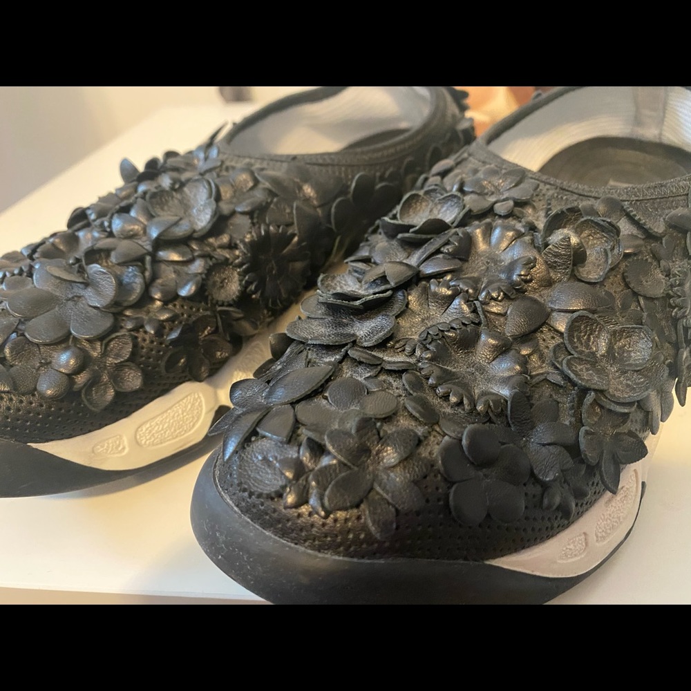 Dior Fusion Leather Floral Applique Sneaker - Picture 3 of 9